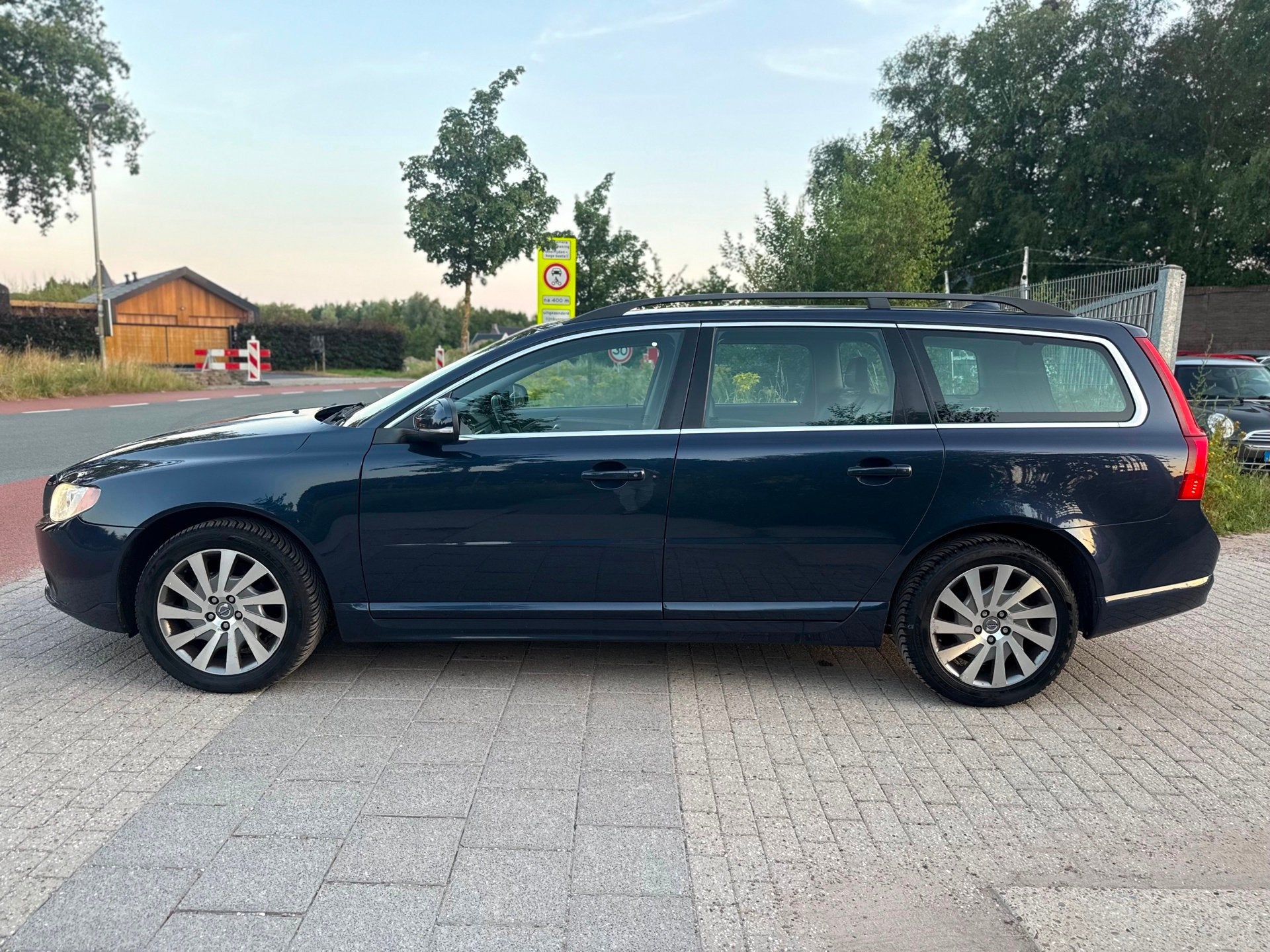 Volvo V70 1.6 T4 Limited Edition Airco Cruise Leder Navi PDC, Voorwielaandrijving, 15 km/l, Gebruikt, 4 cilinders