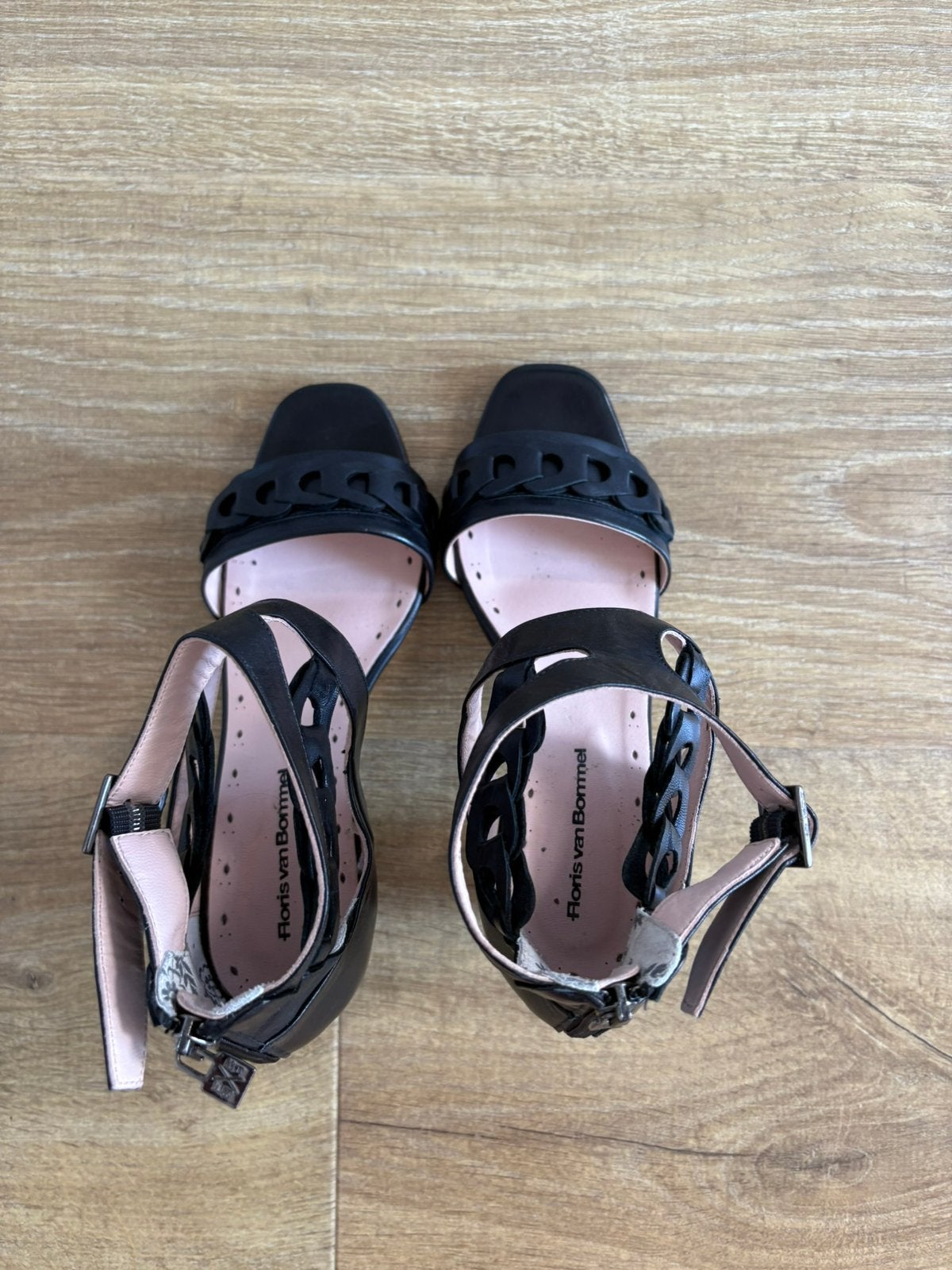 Floris van Bommel open hak/pump maat 40, Zwart, Ophalen of Verzenden, Zo goed als nieuw, Schoenen met hoge hakken