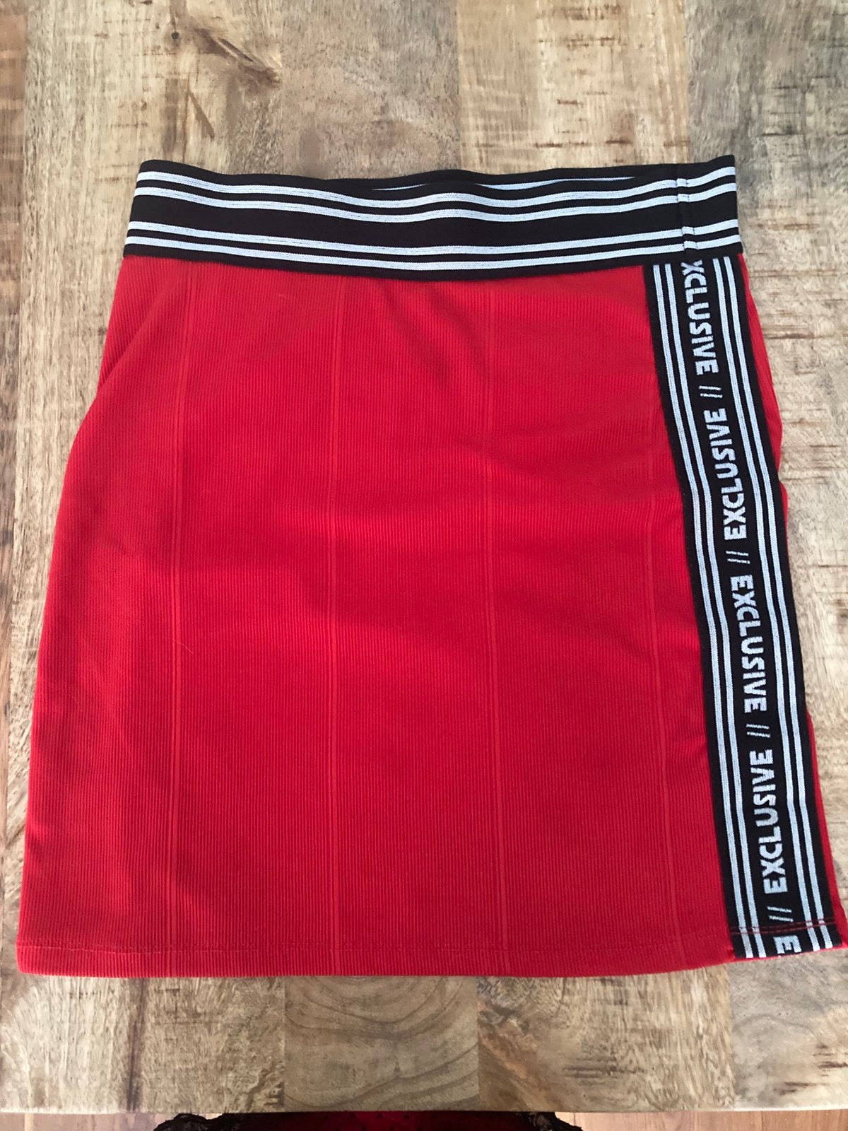 Gratis leuk rood, sportief minirokje van Coolcat, maat XS, Ophalen of Verzenden, Zo goed als nieuw, Maat 34 (XS) of kleiner, Boven de knie