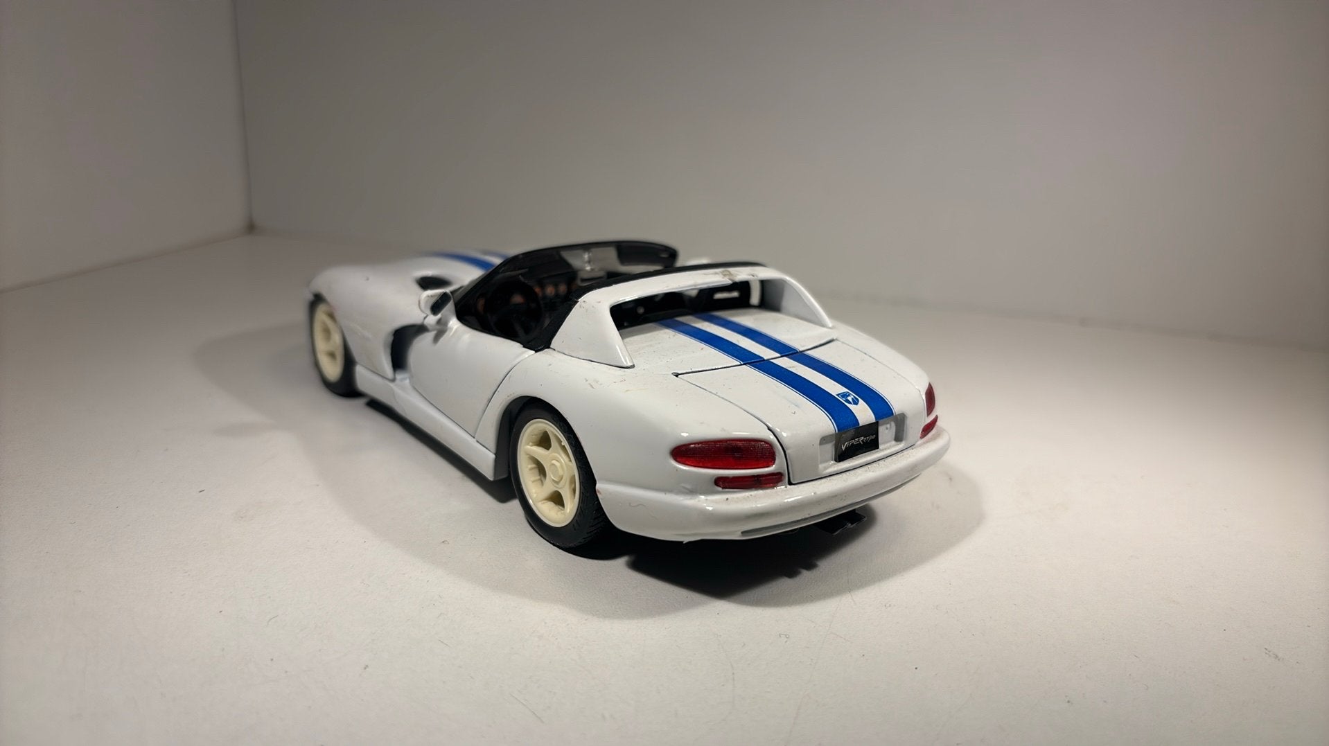 Dodge viper rt/10 maisto 1.24, Hobby en Vrije tijd, Modelauto's | 1:24, Maisto, Ophalen of Verzenden, A, A