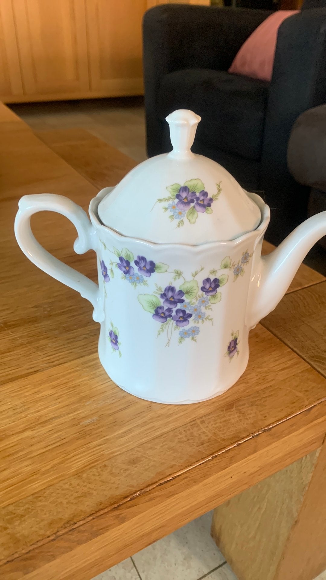 Schattig theepotje met viooltjes, Ophalen of Verzenden