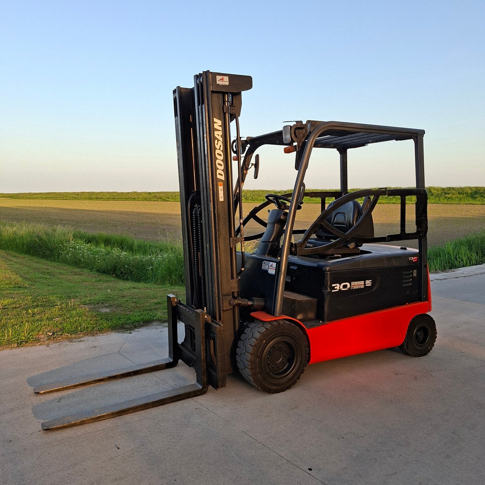 Te koop elektrische heftruck Doosan 3 ton triplomast sidesh, 3000 tot 4000 kg, Heftruck, Ophalen of Verzenden, Linde Toyota Hyster Komatsu Nissan jungheinrich Still tcm