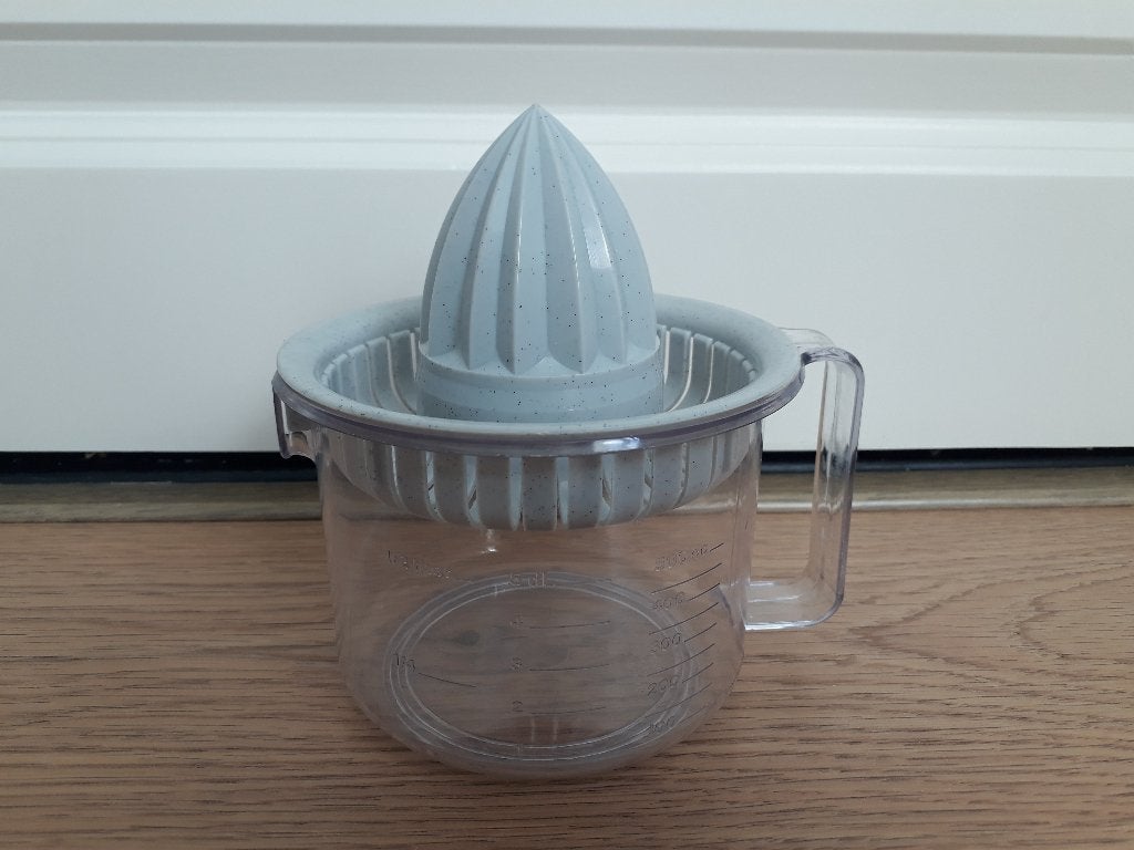 Handmatige citruspers met deksel 500 ml in zeer goede staat, Ophalen of Verzenden, Zo goed als nieuw, Grijs