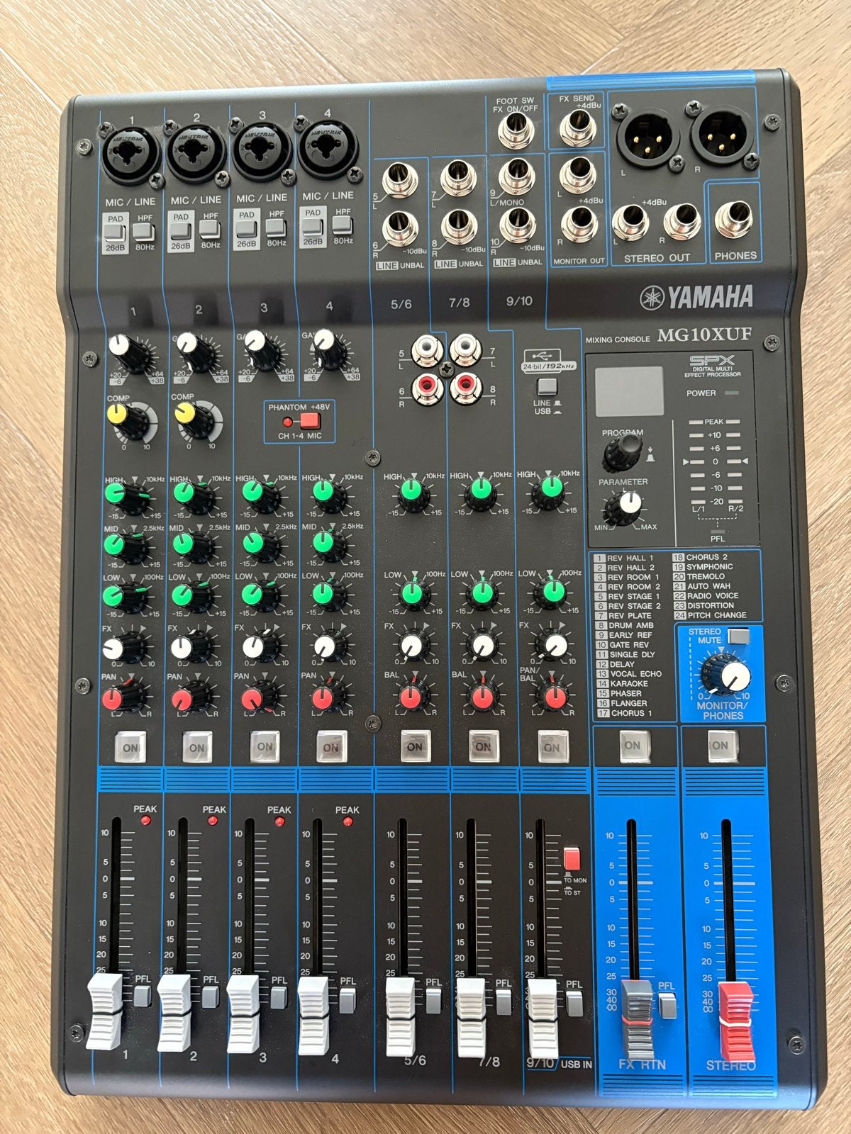 Yamaha MG10XUF Mengpaneel - Nieuwstaat met Koptelefoon, Muziek en Instrumenten, Mengpanelen, Zo goed als nieuw, 5 tot 10 kanalen