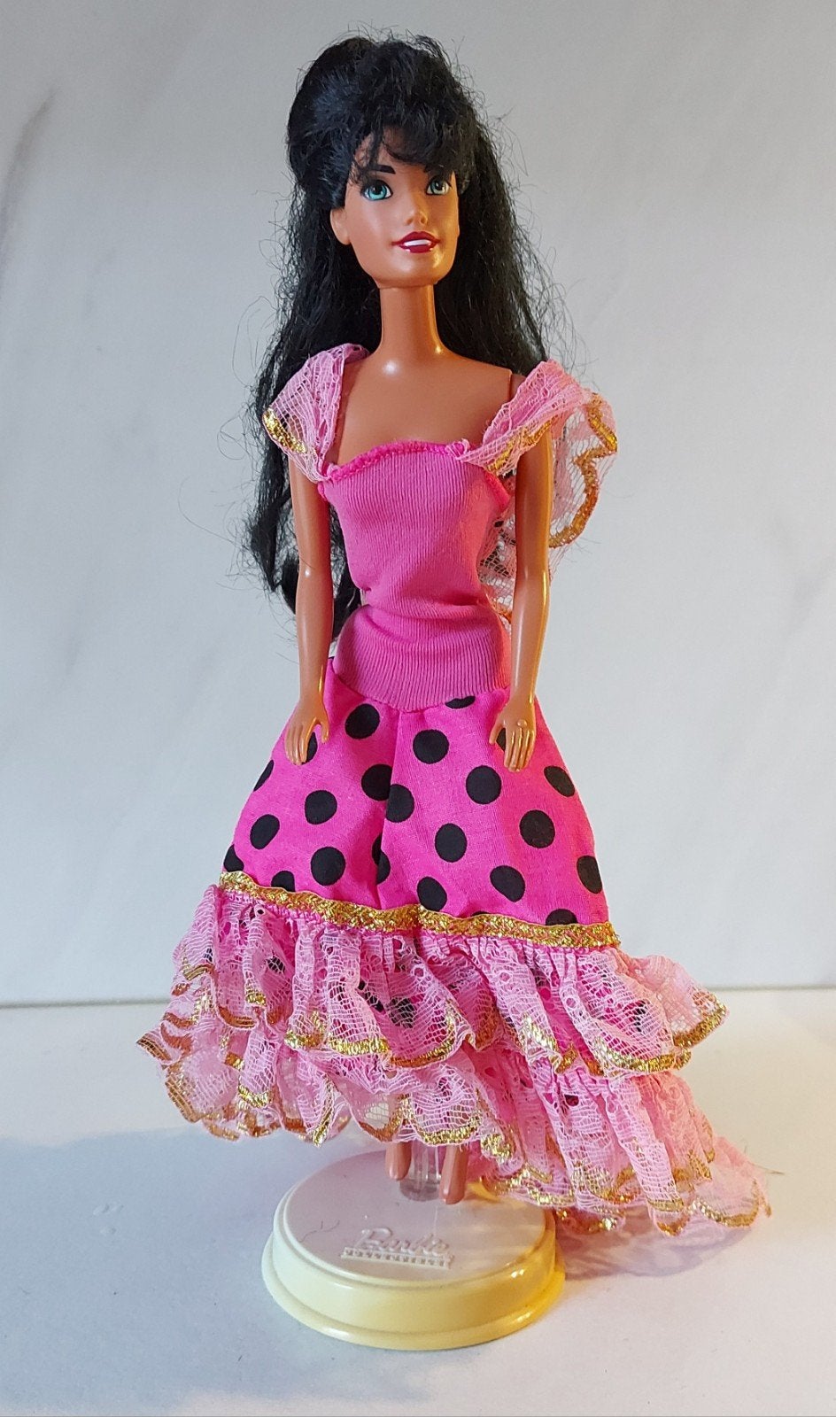 Barbie met Spaanse jurk, Ophalen of Verzenden, Gebruikt, Kleertjes