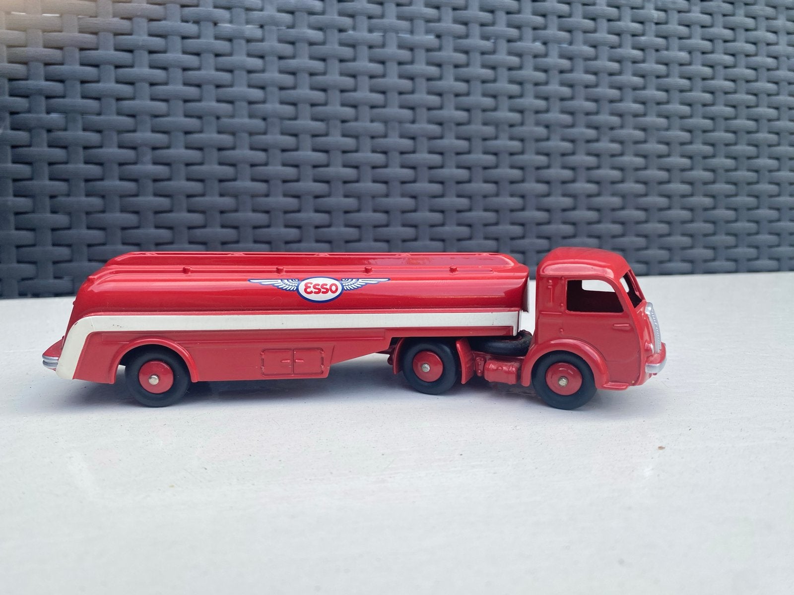 Dinky Toys Panhard Esso Tankwagen, Ophalen of Verzenden, Zo goed als nieuw