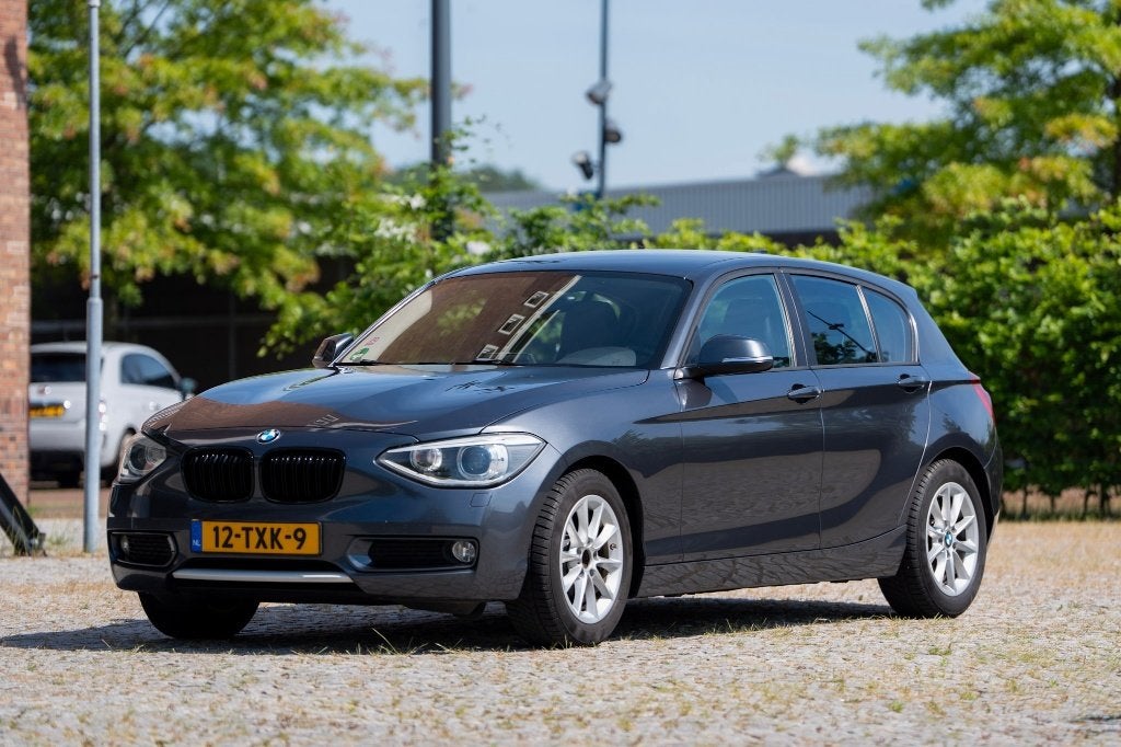 BMW 1 Serie 116i 100kW Automaat 2012 Grijs | Nette staat, Zwart, 4 cilinders, Origineel Nederlands, Particulier