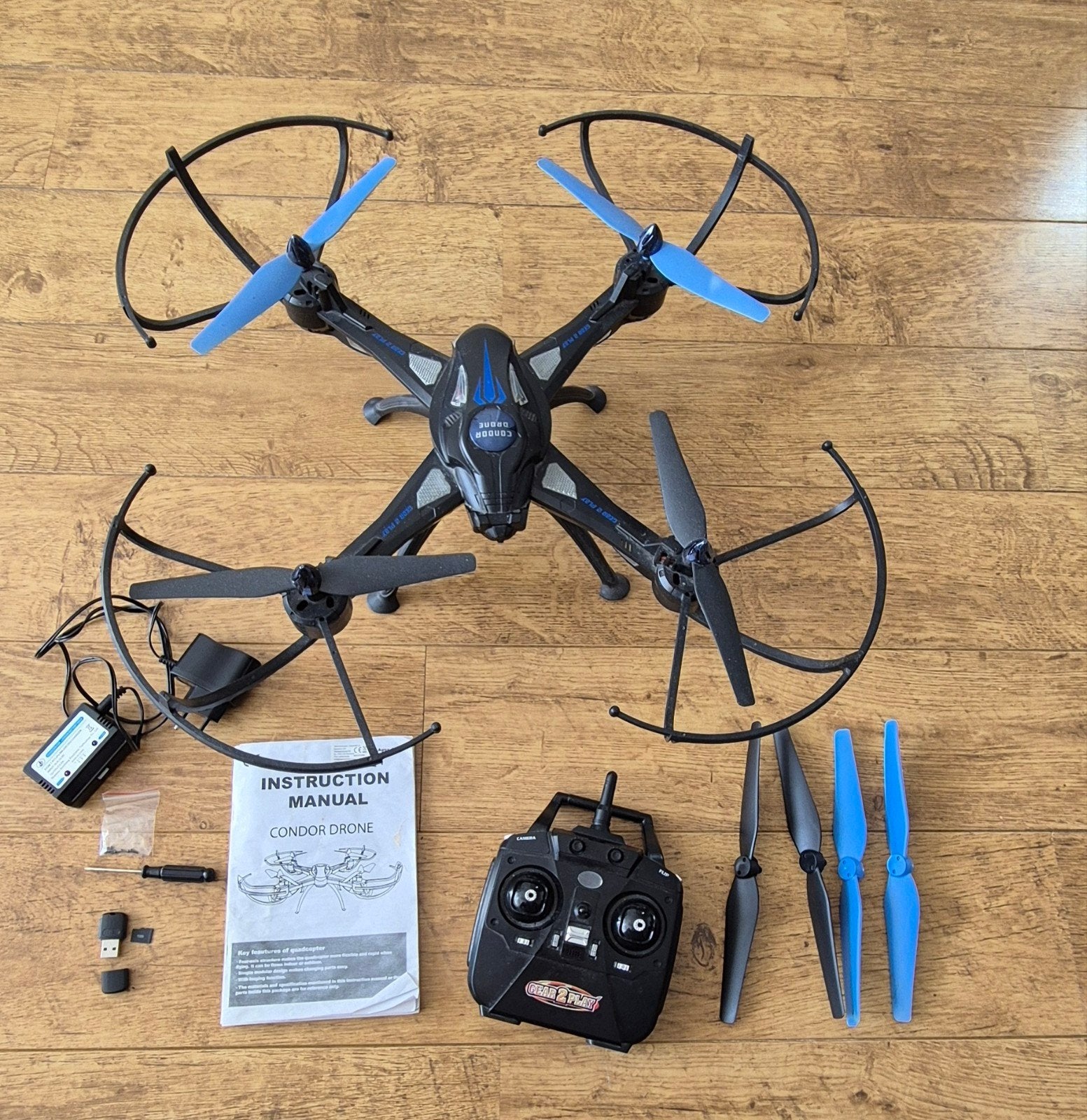 Condor Drone met camera en accessoires - Zo goed als nieuw, 250 tot 900 gram, Basiskwaliteit, Minder dan 100 meter, Zo goed als nieuw