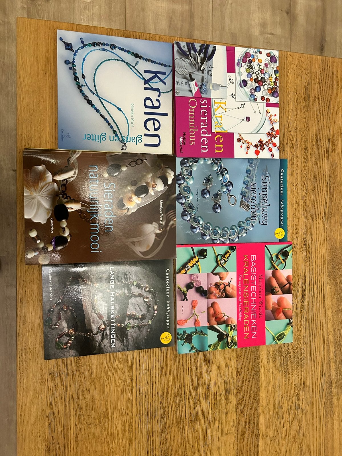 Hobbyboeken Sieraden Maken met Kralen - Diverse Titels, Boeken, Hobby en Vrije tijd, Ophalen of Verzenden, Gelezen, Sieraden maken