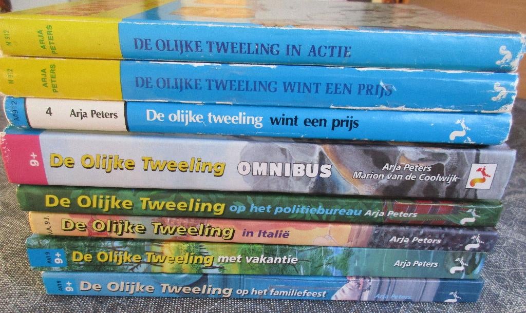 stapel Olijke Tweeling door Arja Peters - alles voor 5 euro, Ophalen of Verzenden, Gelezen
