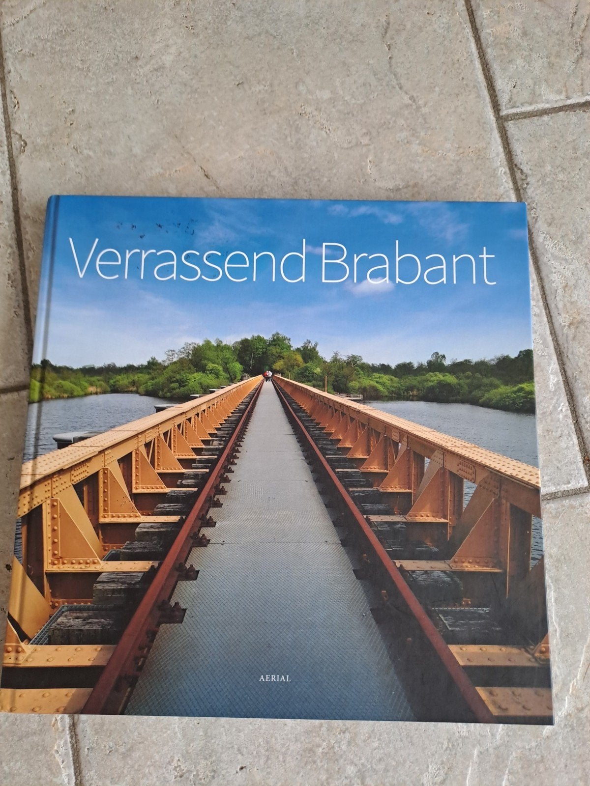 Verassend Brabant - Ontdek de mooiste plekjes, Boeken, Ophalen of Verzenden, Zo goed als nieuw, Onbekend, Nederland