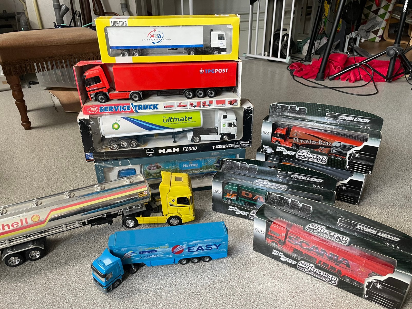 Partij vrachtwagens, Hobby en Vrije tijd, Modelauto's | Overige schalen, Ophalen of Verzenden, Gebruikt, Bus of Vrachtwagen