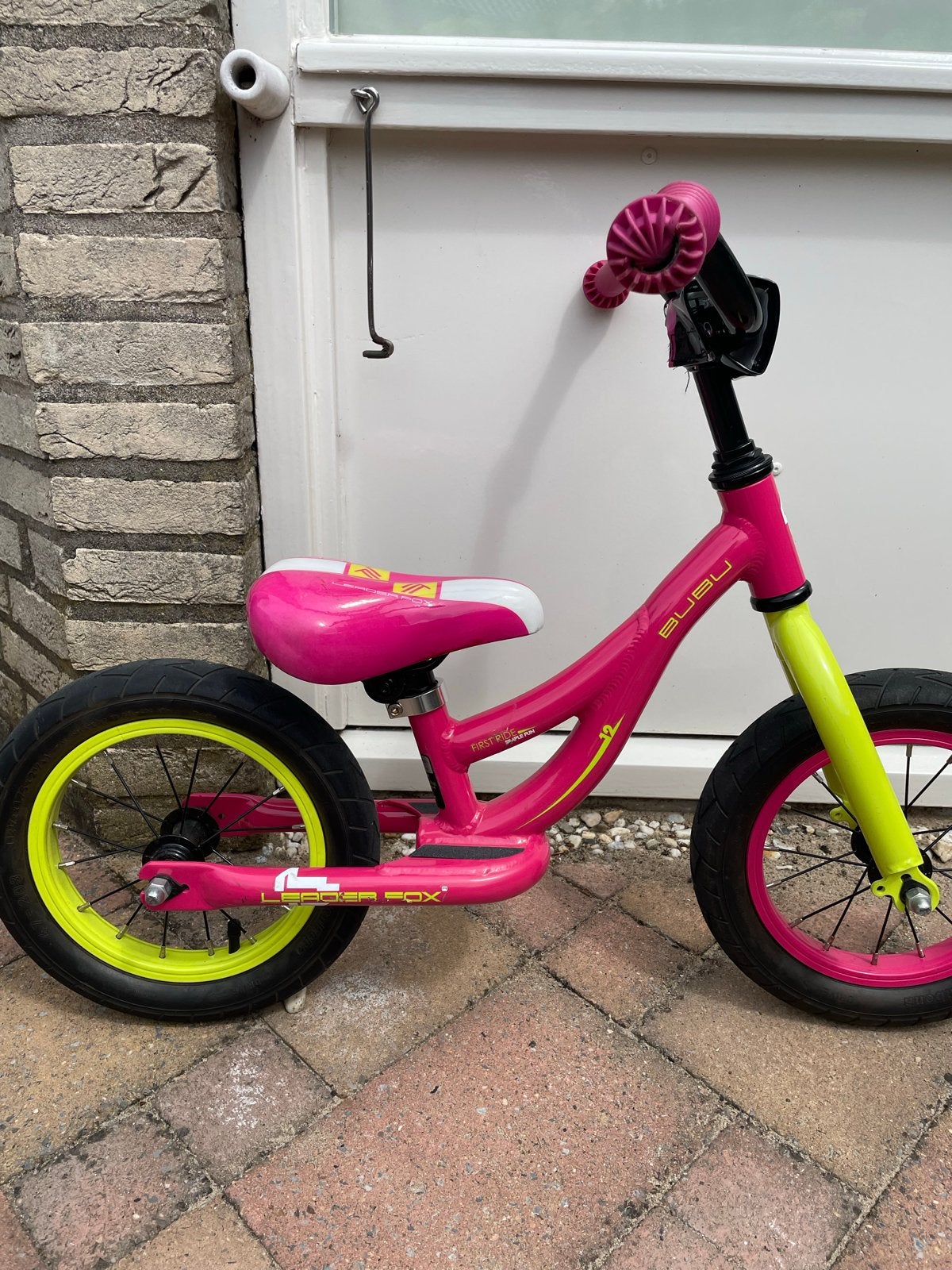 Roze Leader Fox Bubu loopfiets - Zo goed als nieuw, Fietsen en Brommers, Fietsen | Kinderfietsjes, Zo goed als nieuw, Minder dan 16 inch
