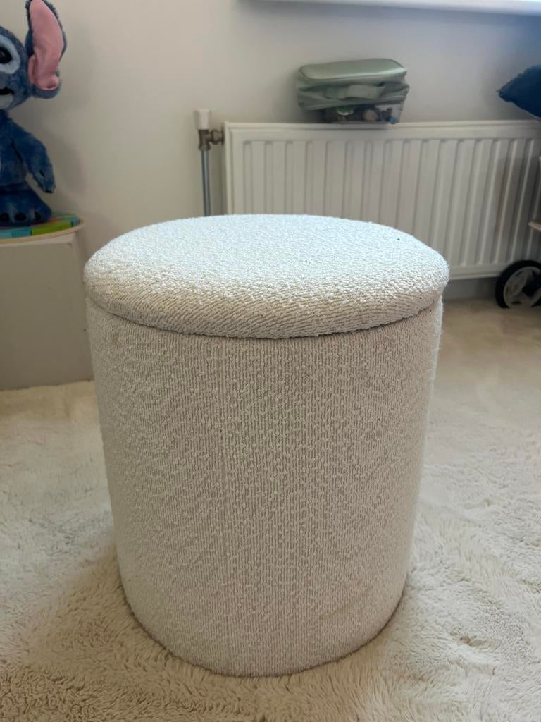 Poef voetenbank boucle wit beige westwing opbergruimte nieuw, Minder dan 50 cm, Minder dan 50 cm, Ophalen of Verzenden, Stof