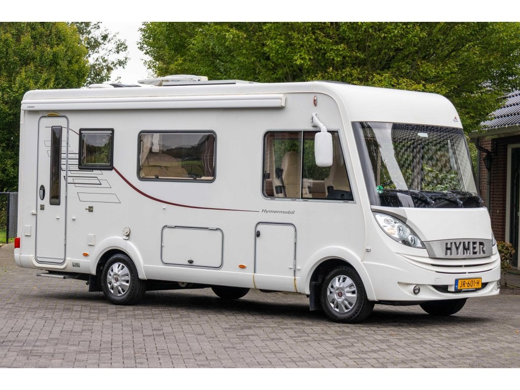 Hymer B 544 Slechts 82 dkm Compact met een ruime indeling, Caravans en Kamperen, Integraal, Standaard zit, Ringverwarming, Fiat