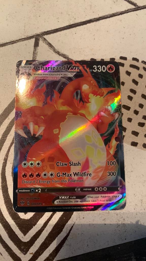 Pokémon Darkness Ablaze Charizard VMax 020/189, Hobby en Vrije tijd, Verzamelkaartspellen | Pokémon, Ophalen of Verzenden, Zo goed als nieuw