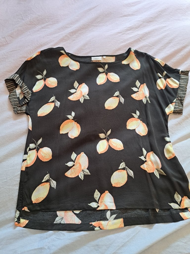 te koop: fris en fruitig zomershirt, Maat 38/40 (M), Zwart, Ophalen of Verzenden, Zo goed als nieuw