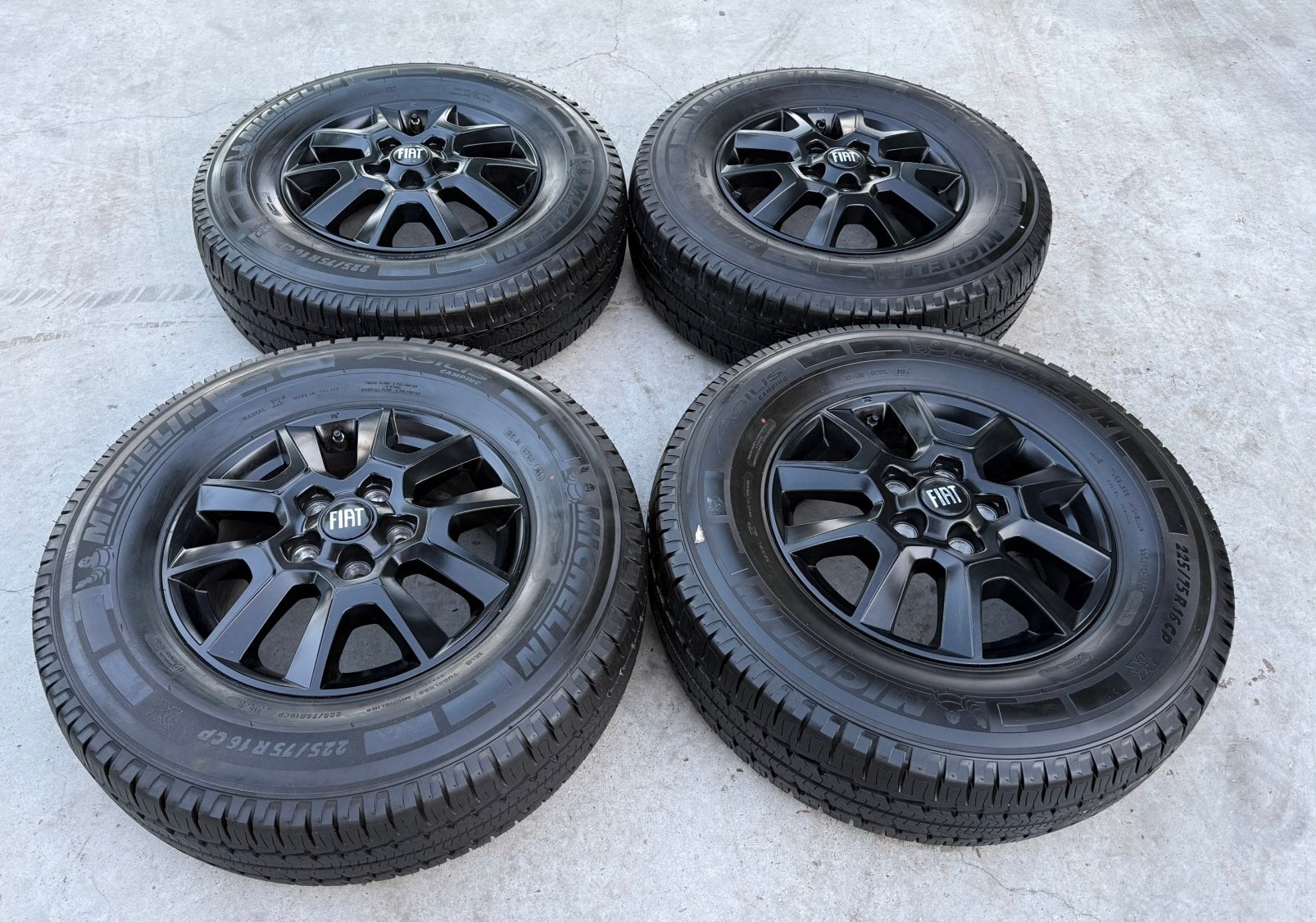 Originele Fiat Ducato velgen Michelin Agilis Camping M+S