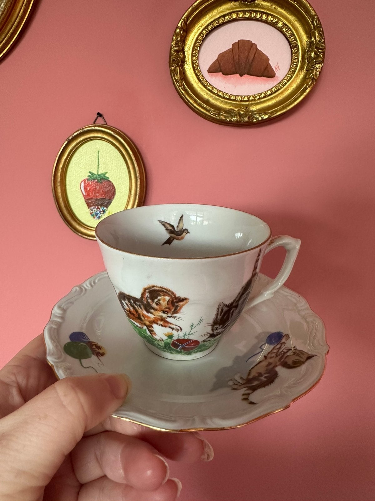 Vintage porseleinen kop en schotel met poesjes, Ophalen of Verzenden