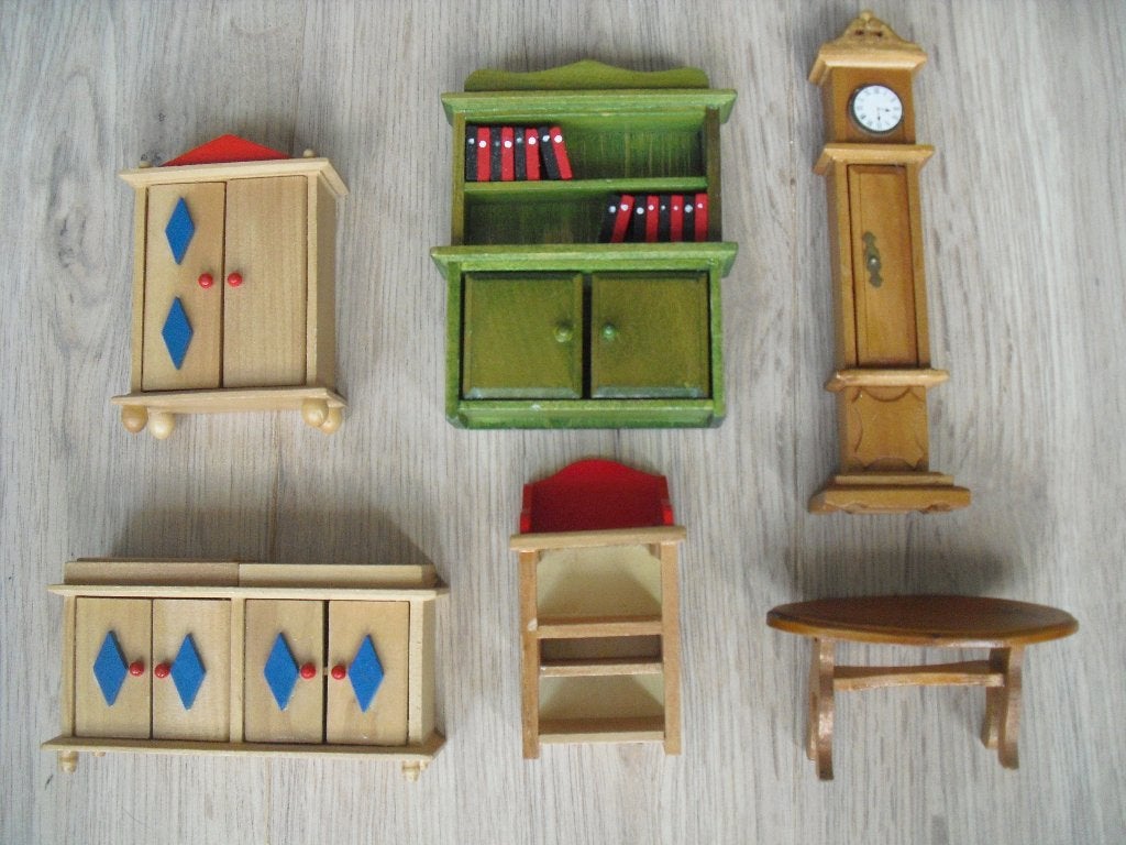 poppenhuis 6 meubels van hout klok kast tafel dressoir, Ophalen of Verzenden, Zo goed als nieuw, Overige typen