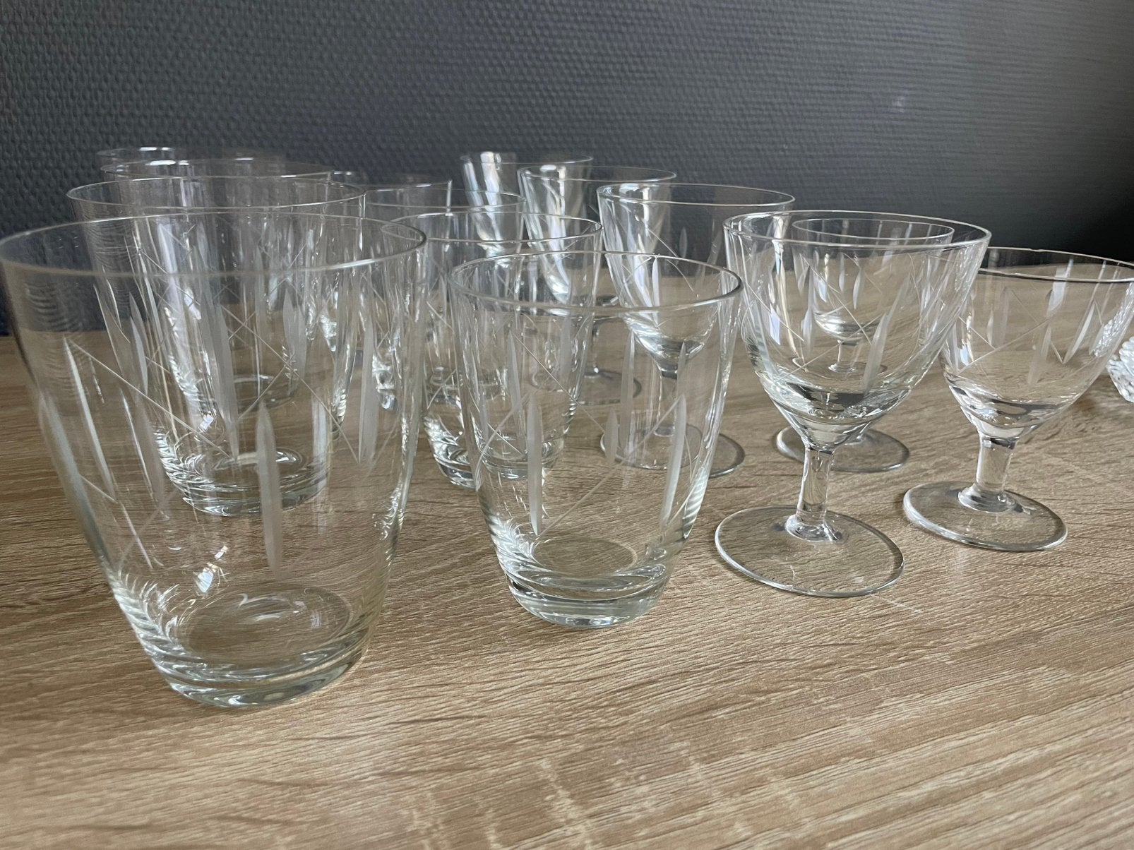 Vintage Retro Glazenset met geslepen werkje in het glas, Verzamelen, Ophalen of Verzenden, Zo goed als nieuw, Overige typen