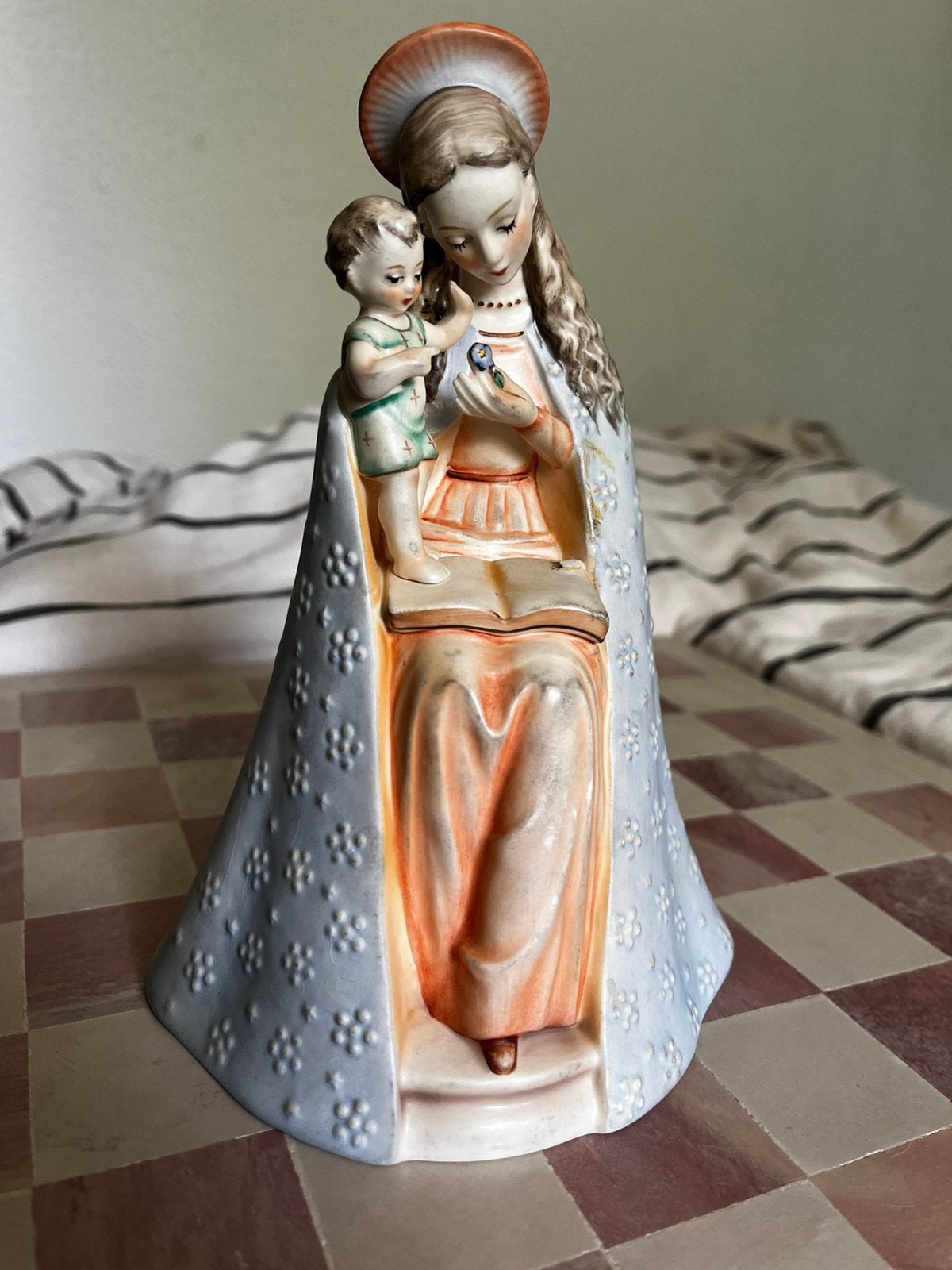 Goebel M.I. Hummel Flower Madonna 10/1 – West Germany, Verzamelen, Beelden en Beeldjes, Zo goed als nieuw, Hummel, Ophalen of Verzenden