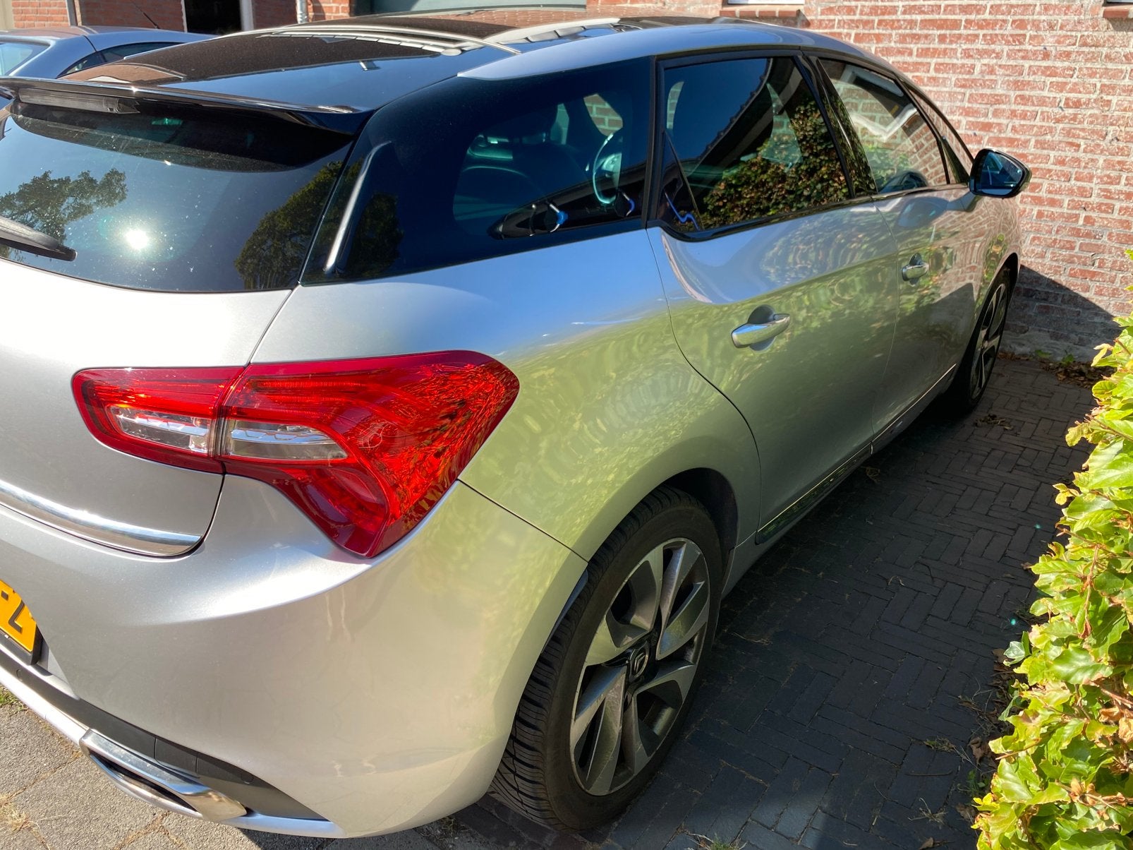 Citroën DS5 1.6 so chic NIEUWE DISTRIBUTIE KETTING EN TURBO, Auto's, 745 kg, Zwart, Verwarmde buitenspiegels, 75 €/maand