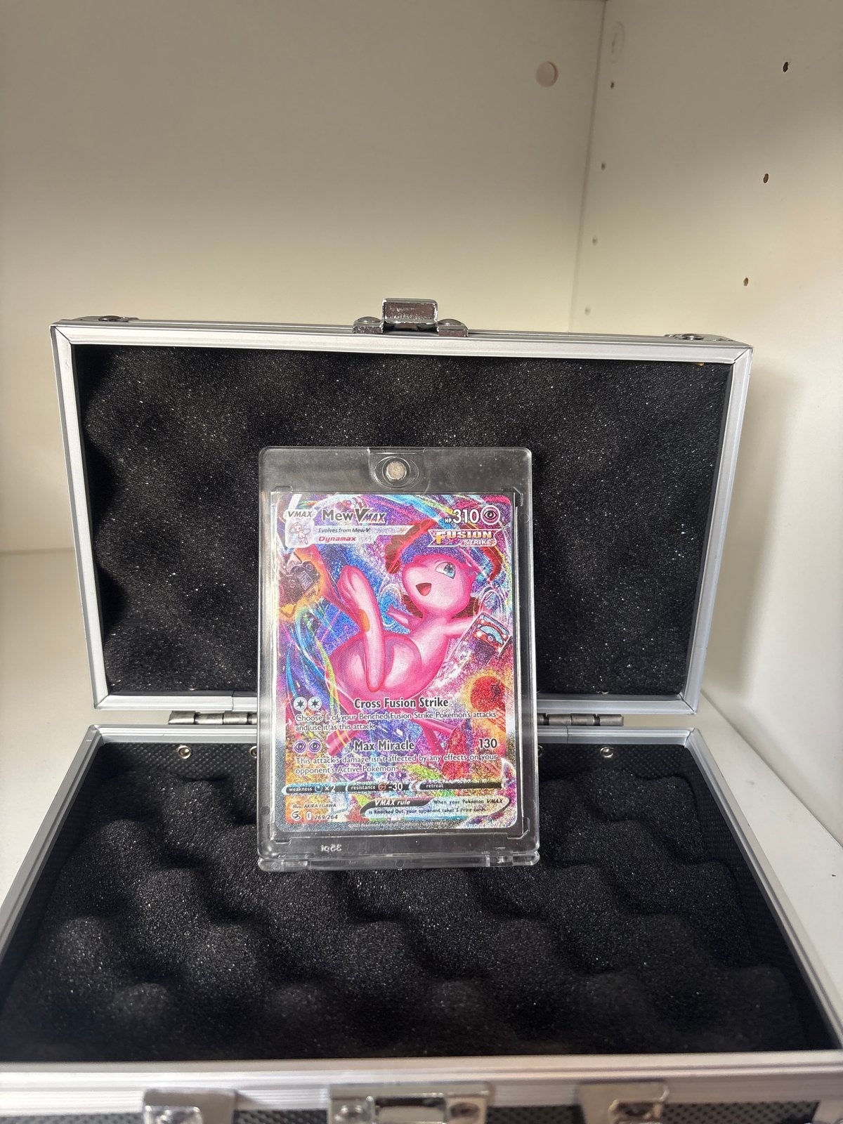Mew VMAX 310 HP Fusion Strike Pokémon Kaart, Ophalen of Verzenden, Zo goed als nieuw, Losse kaart
