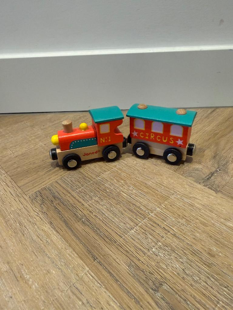 Heel goed 2x Janod houten circus trein set locomotief train, Kinderen en Baby's, Speelgoed | Houten speelgoed, Ophalen of Verzenden