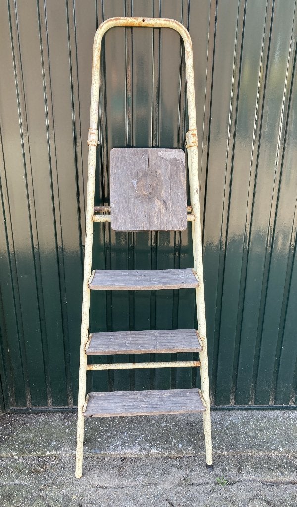 Brocante oude metalen trap met houten treden, Ophalen, Meerkleurig, Overige materialen, ---