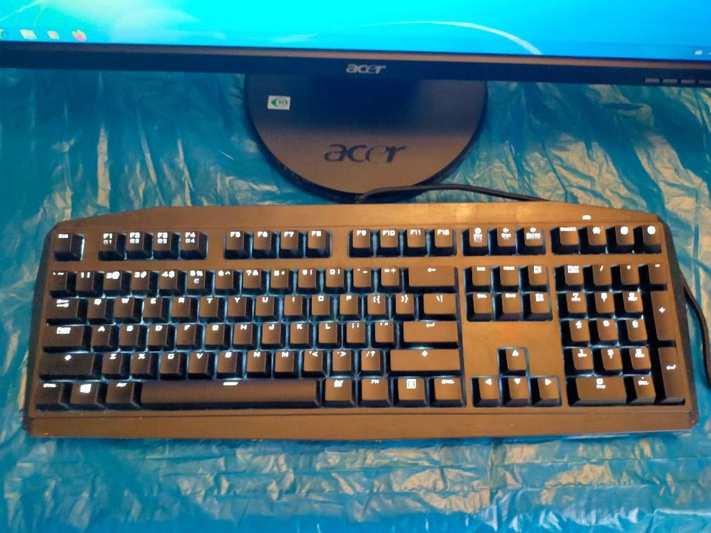 3 toetsenborden 2 keer trust en 1 keer acer (alleen ophalen), Ophalen, Zo goed als nieuw, Qwerty, Gaming toetsenbord