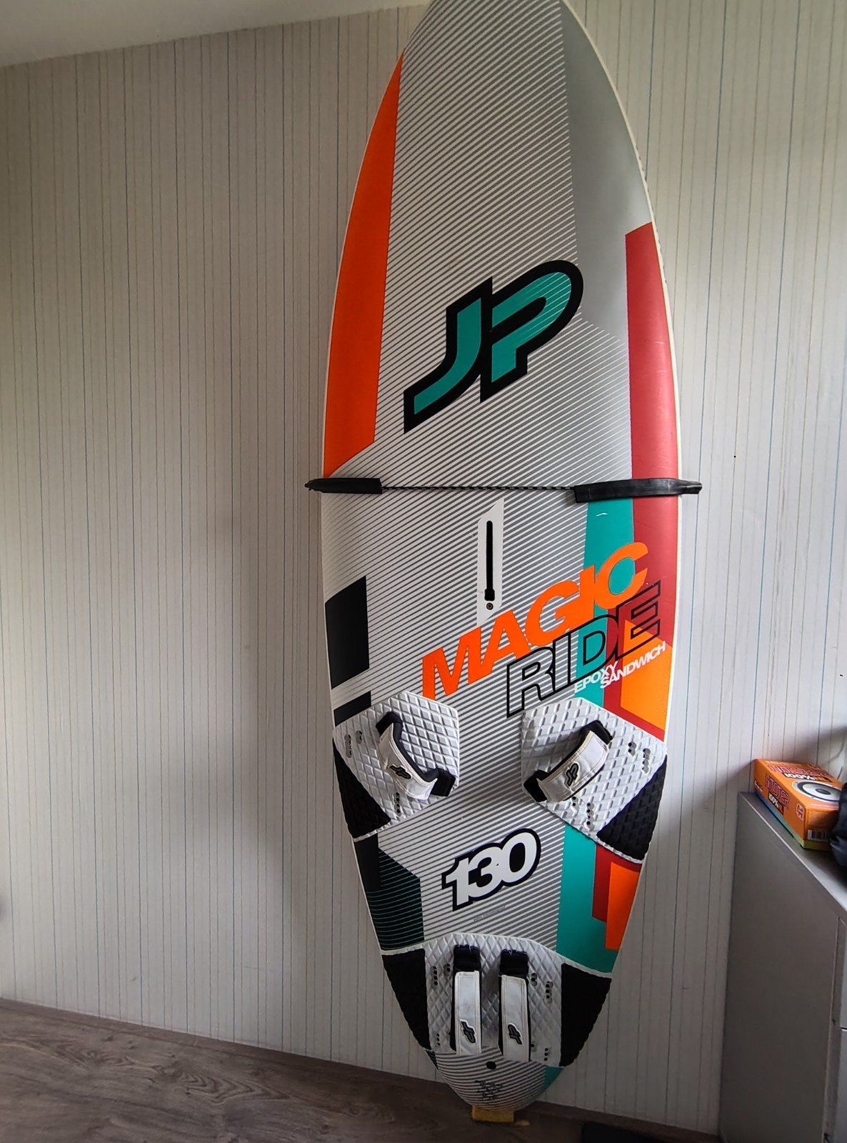 Complete Windsurf Set: JP Magic Ride 130 + NeilPryde zeilen, Watersport en Boten, Windsurfen, Ophalen, Gebruikt, 5 tot 6.5 m²