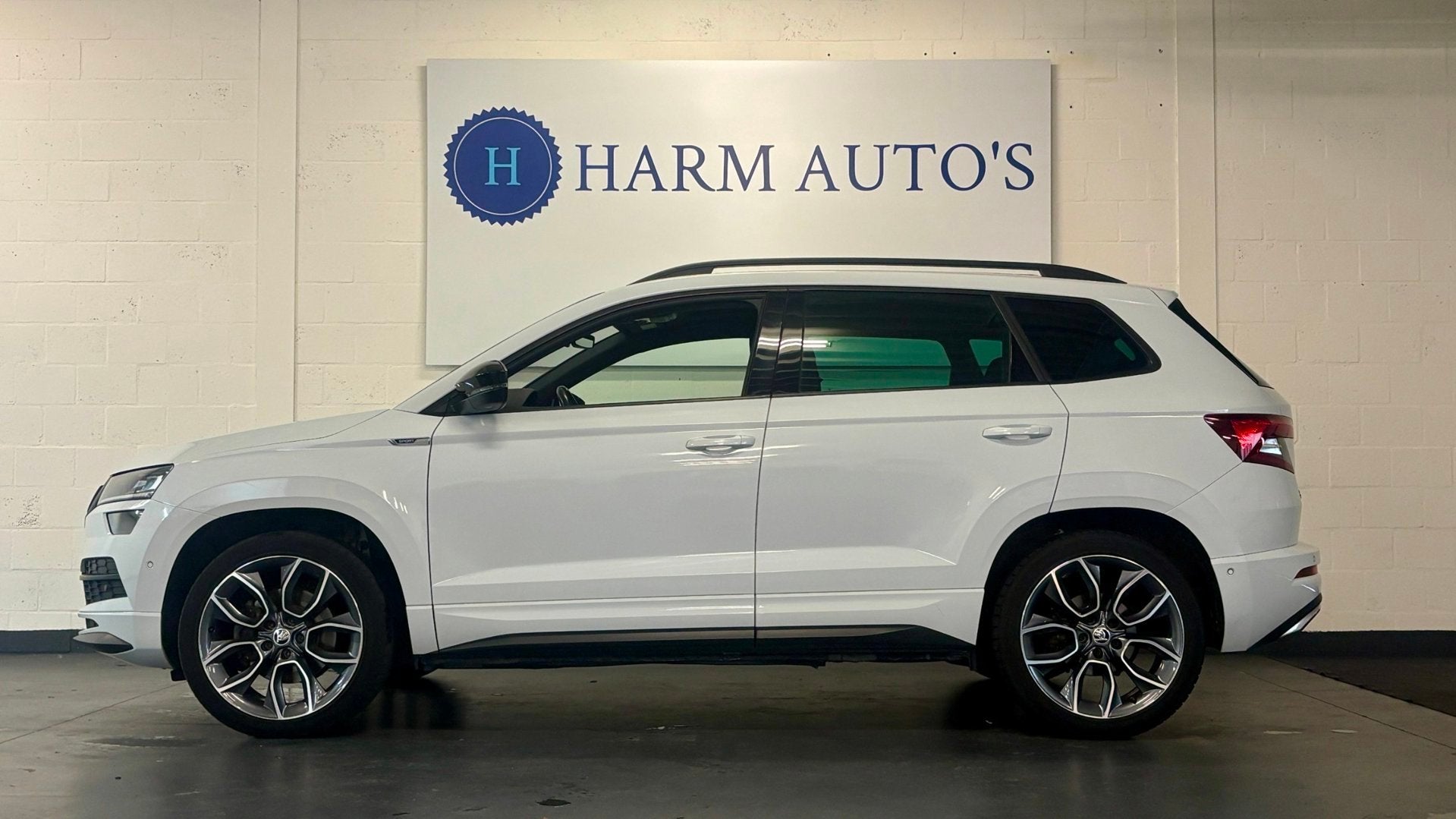 Skoda Karoq 2.0 TSI 4x4 Sportline 190pk DSG Pano/ Navi / CAM, Dealer onderhouden, Gebruikt, Zwart, 1984 cc