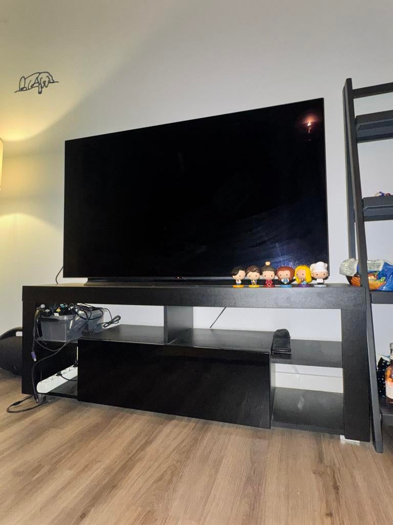 Hoogglans tv meubel zwart 140cm, Huis en Inrichting, Kasten | Televisiemeubels, Ophalen, 100 tot 150 cm, Zo goed als nieuw, Minder dan 100 cm