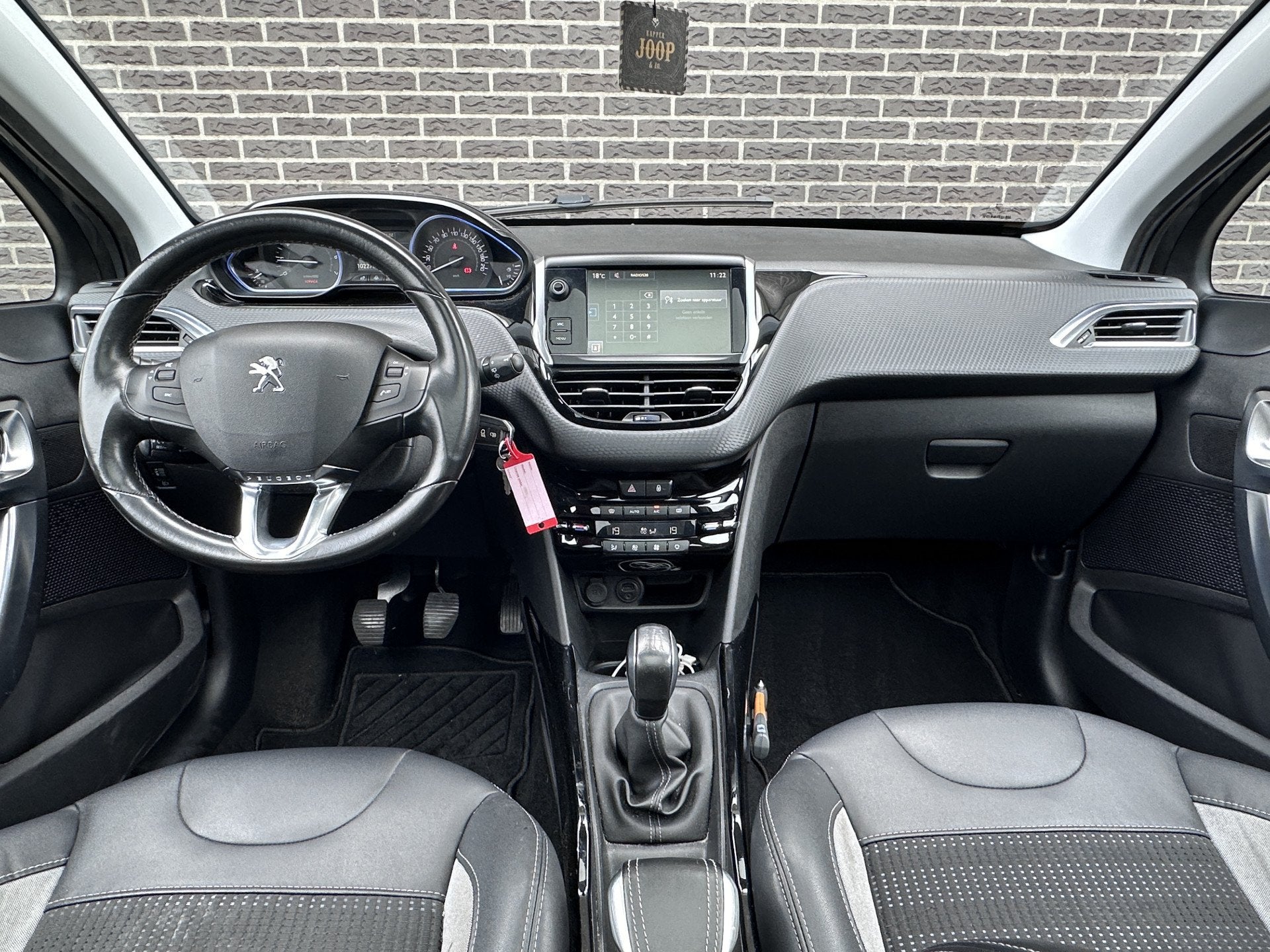 Peugeot 2008 1.2 PureTech Allure | Airco | Radio (bj 2016), Voorwielaandrijving, Stof, Euro 6, 1199 cc