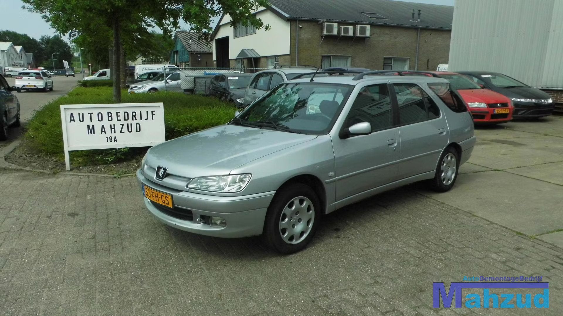 PEUGEOT 306 STATION COMPLEET INTERIEUR BLAUW, Taurusavenue 1
2132 LS  Hoofddorp, NL, Gebruikt, Contact.group@renault.com, Stellantis N.V.