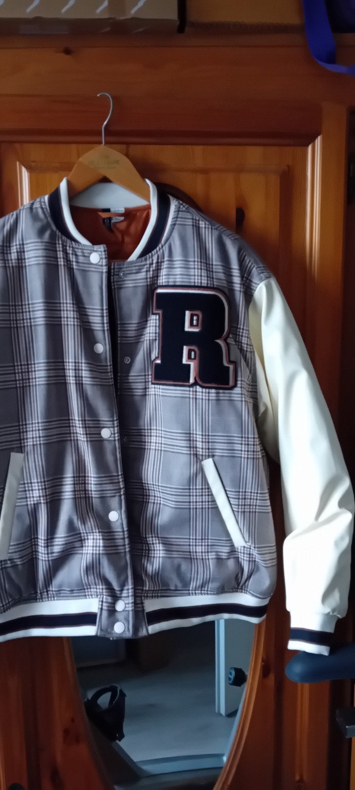 Divided H&M geruite bomberjack met letter 'R', Beige, H&M Divided, Ophalen of Verzenden, Zo goed als nieuw