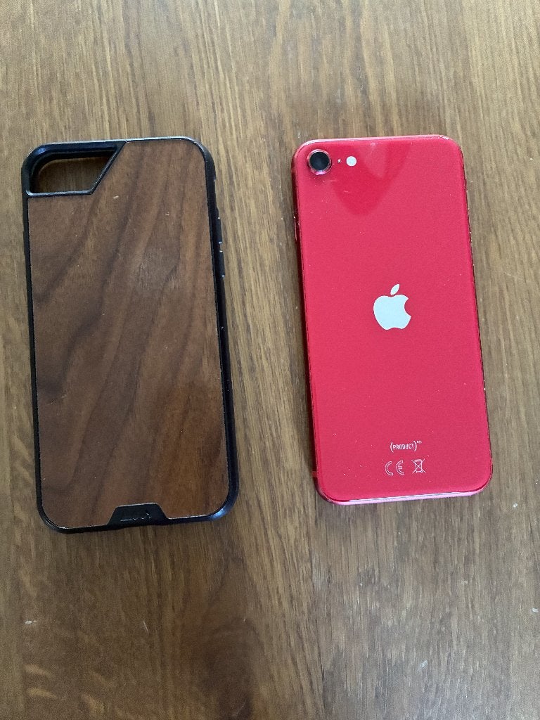 iPhone SE 2022 64GB rood + Mous Hoesje, Telecommunicatie, Mobiele telefoons | Apple iPhone, Gebruikt, 73 %, Ophalen of Verzenden