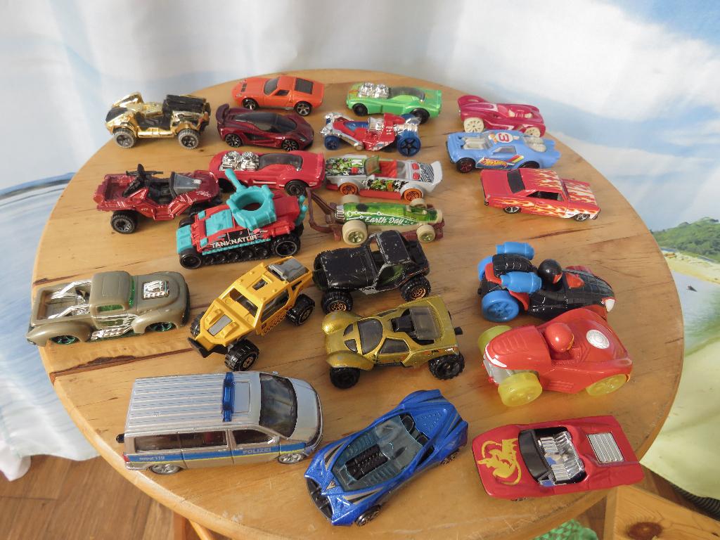 22 die cast auto's o.a. hot wheels, 1 zuru en 2 marvel, Ophalen of Verzenden, Gebruikt, Auto