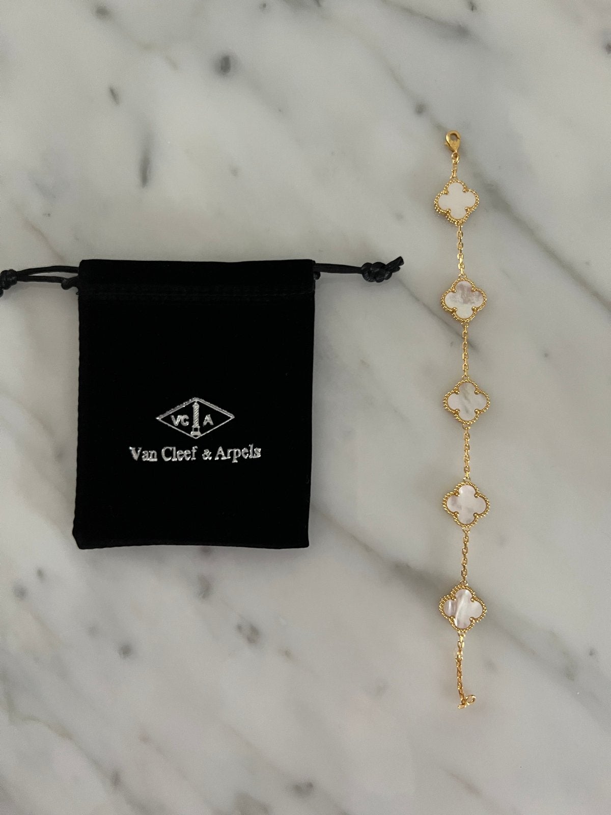 Van Cleef & Arpels Armband, Ophalen, Zo goed als nieuw, Goud, Met edelsteen