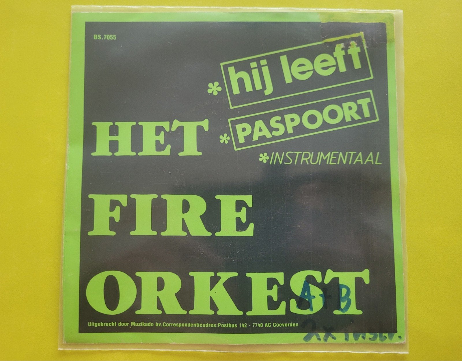 Het Fire Orkest - Hij leeft - Paspoort, Ophalen, Zo goed als nieuw, Overige formaten, Levenslied of Smartlap