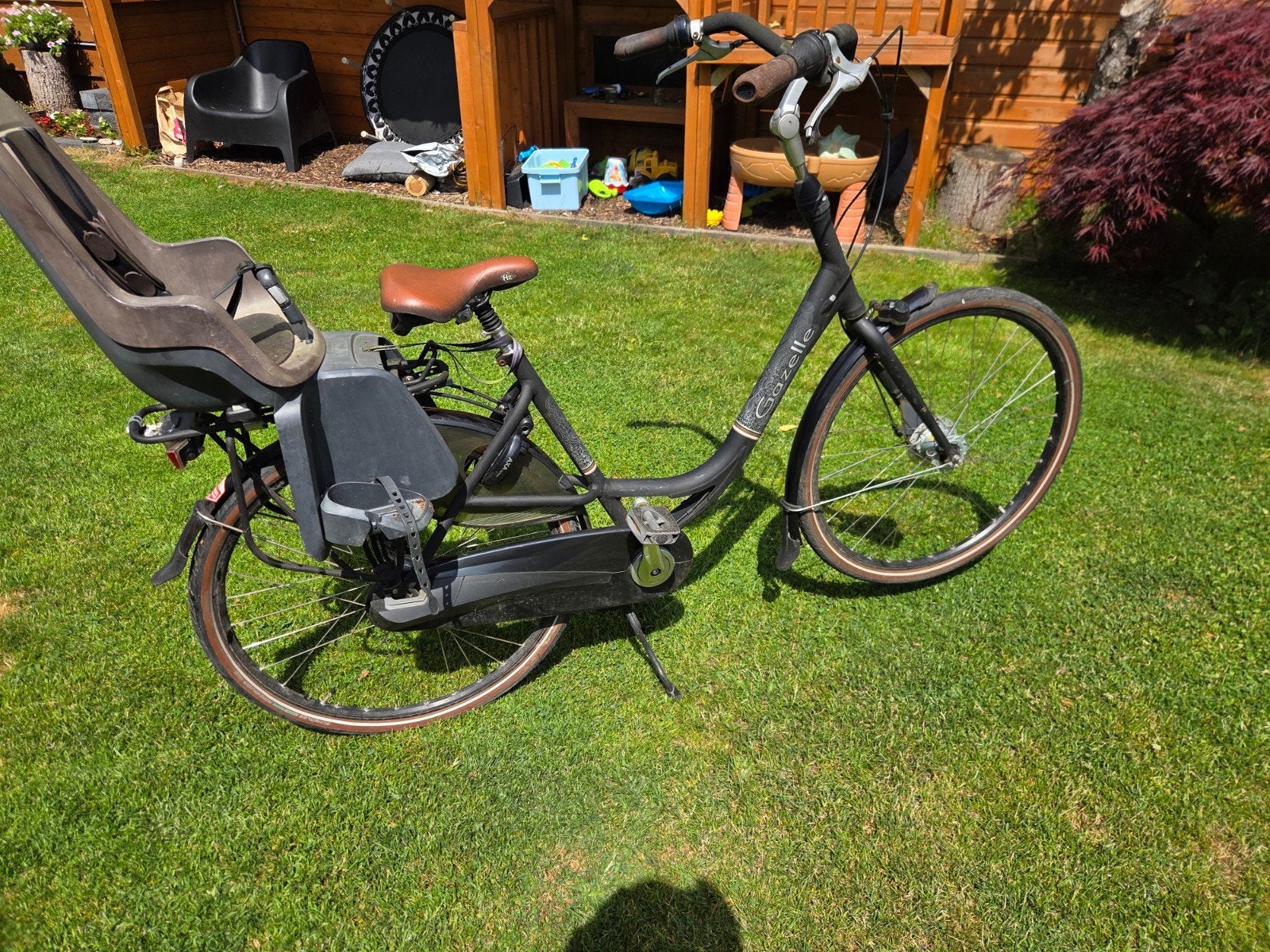 Gazelle Bloom mamafiets met Bobike en Yepp zitjes, Fietsen en Brommers, Fietsen | Dames | Damesfietsen, Ophalen