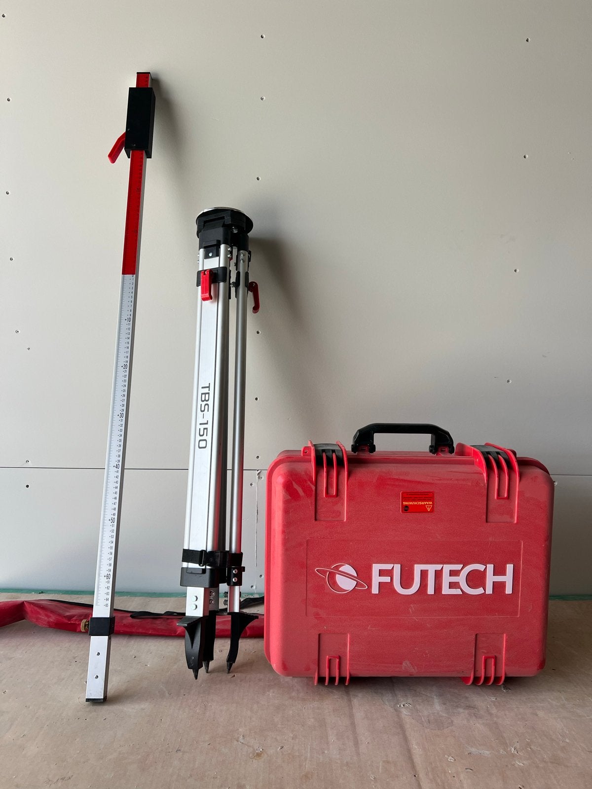 Futech Laser Waterpas Set - Compleet met Statief en Koffer, Ophalen, Zo goed als nieuw, Licht