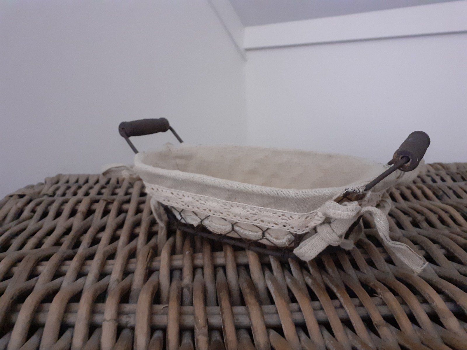 Decoratie mandje, Huis en Inrichting, Woonaccessoires | Schalen en Manden, Met handvatten, Mand, Ophalen of Verzenden, Zo goed als nieuw
