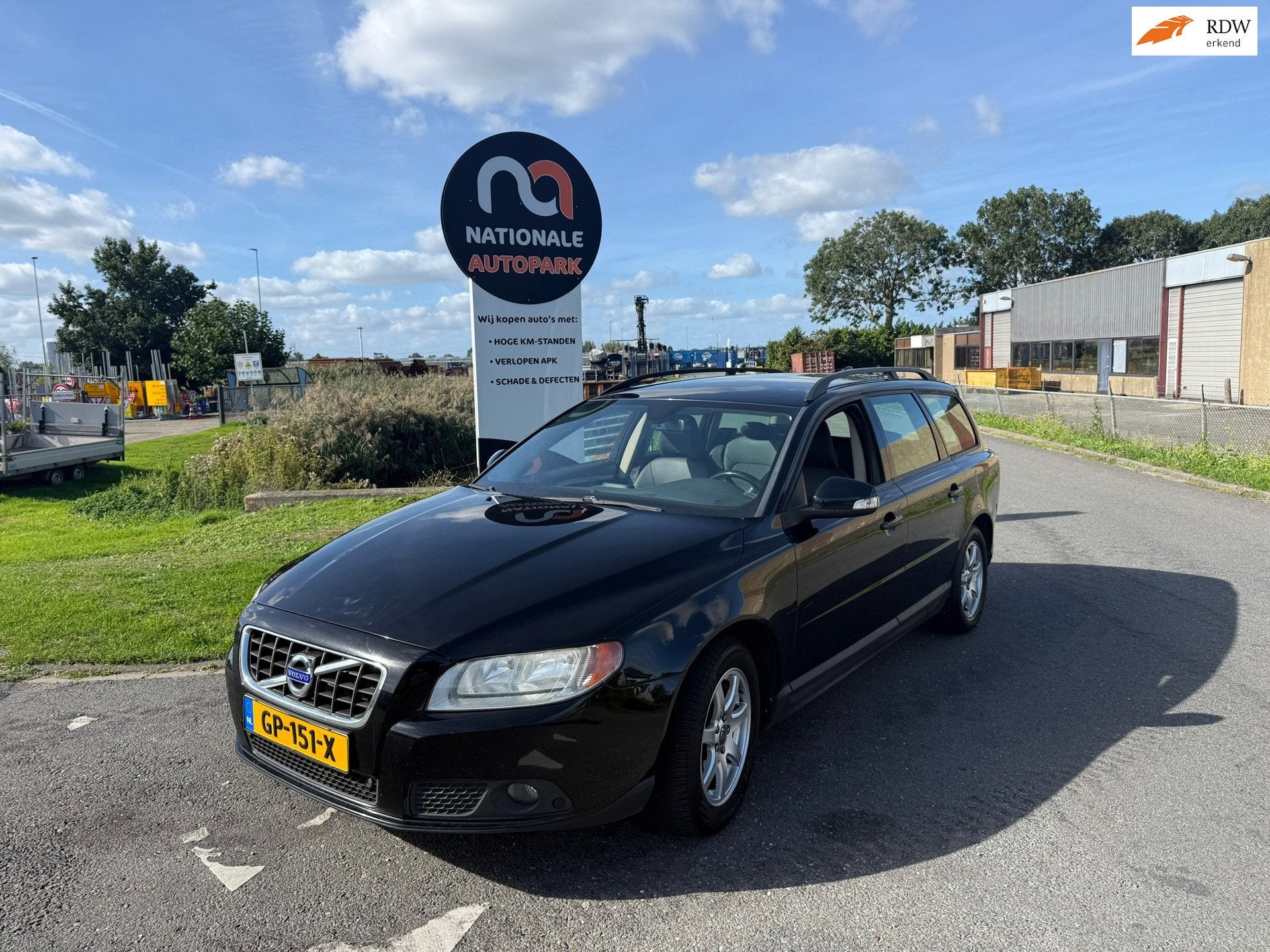 Volvo V70 2008 * 2.4 D5 Momentum * AUTOMAAT * APK, Auto's, Gebruikt, 2000 kg, Zwart, Diesel