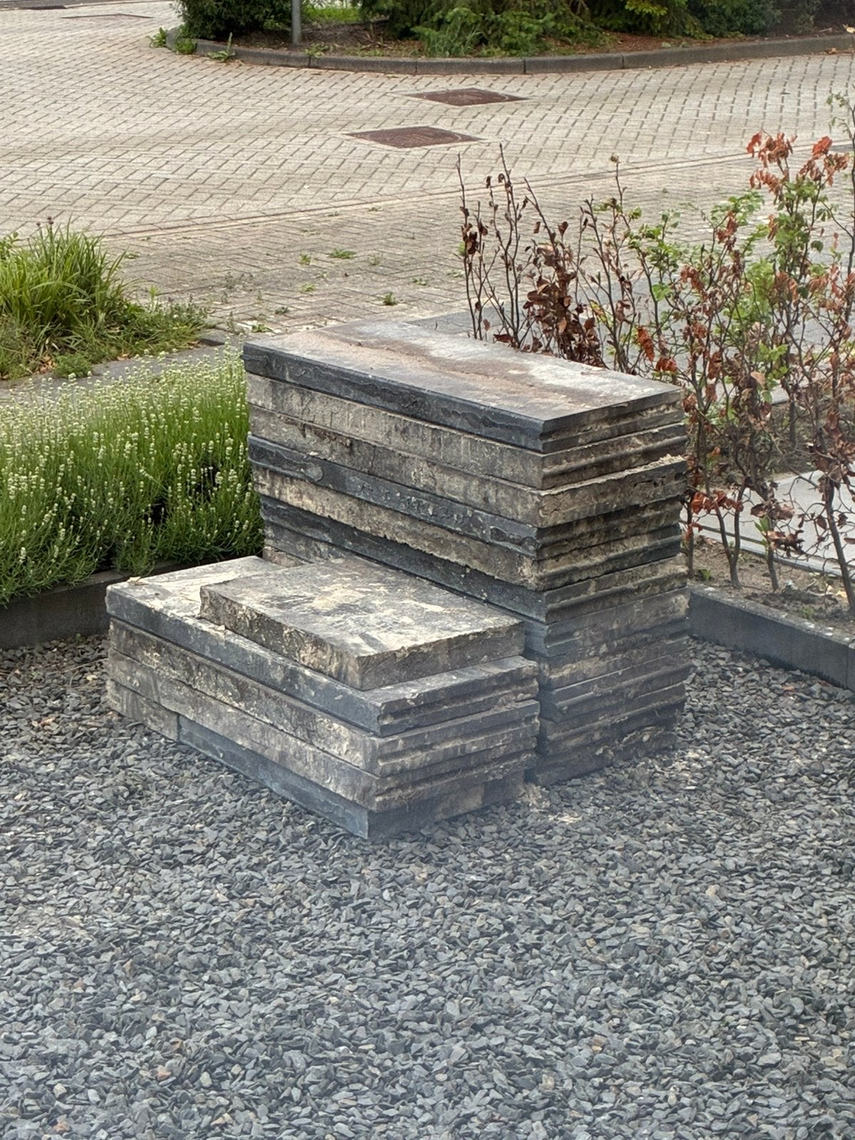 Gratis grote opsluitbanden 100x40x7, Ophalen, Gebruikt, Beton, Terrastegels