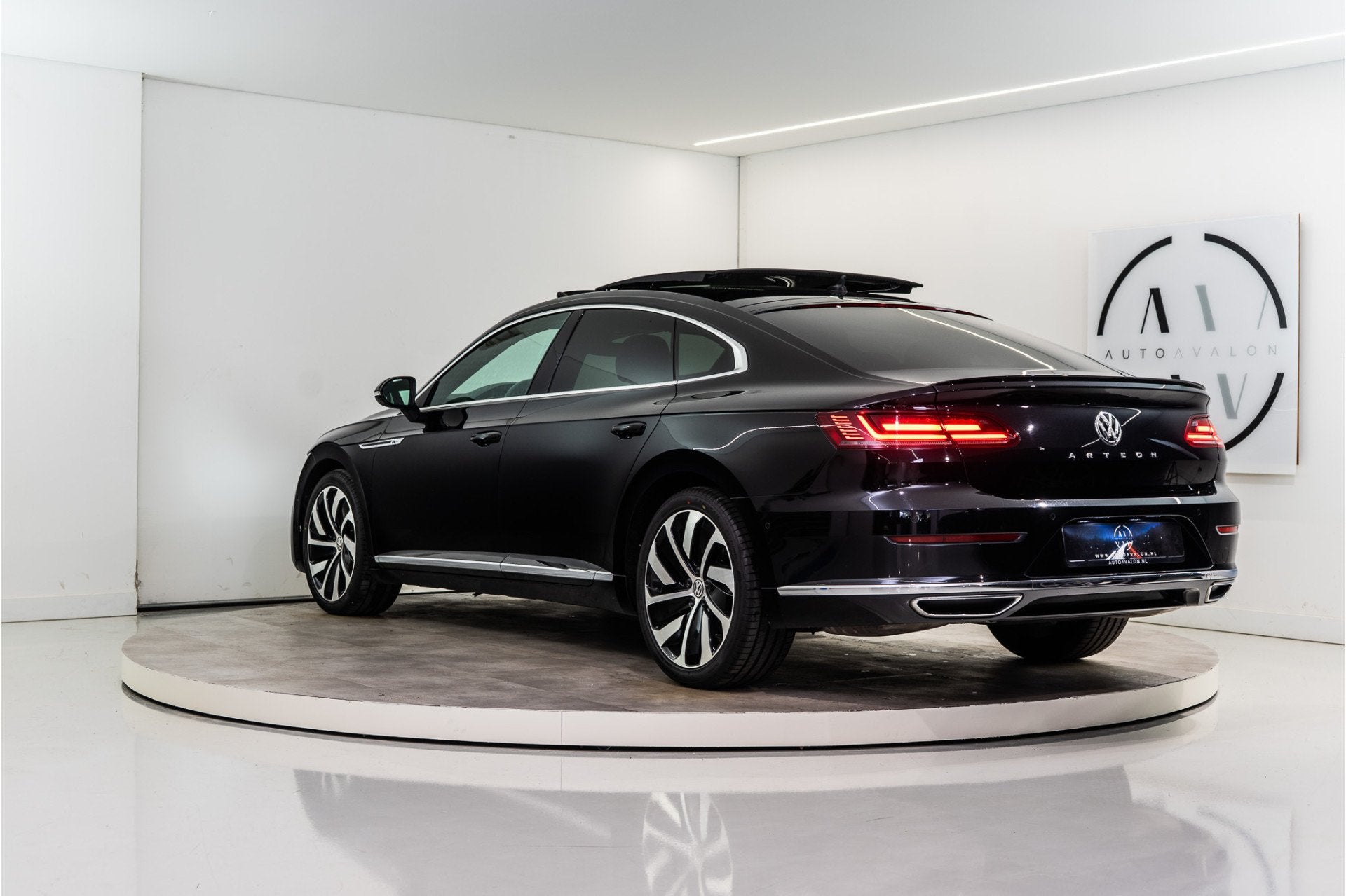 Volkswagen Arteon 2.0 TSI 2x R-Line 191PK | Pano | Discover, Auto's, Dealer onderhouden, Arteon, 1984 cc, Zwart