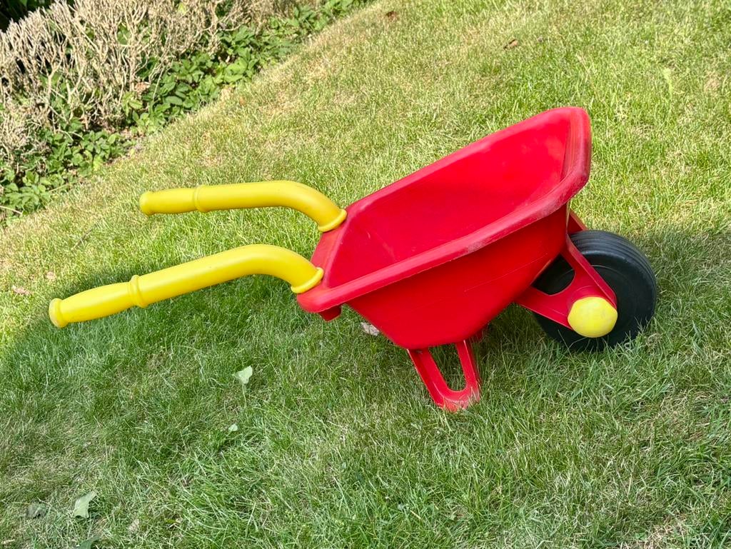 Kinder kruiwagen – stevig plastic – leuk voor tuin & zandbak, Ophalen, Gebruikt
