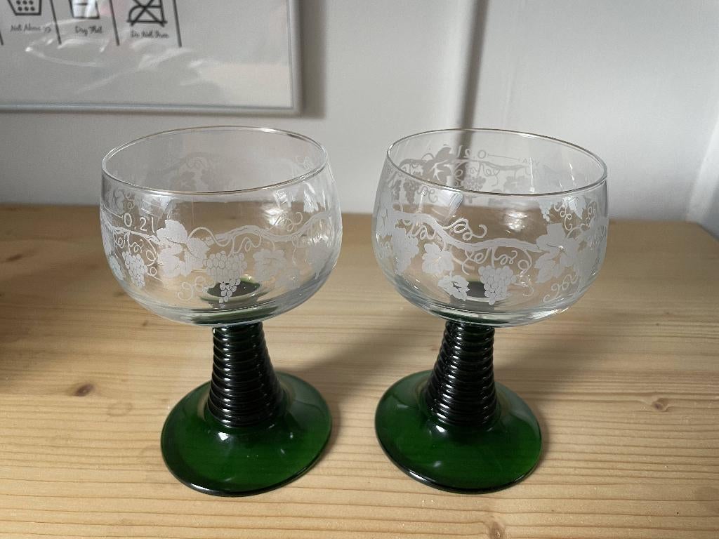 2x vintage wijnglazen France met groene voet, Verzamelen, Glas en Borrelglaasjes, Ophalen, Gebruikt, Overige typen