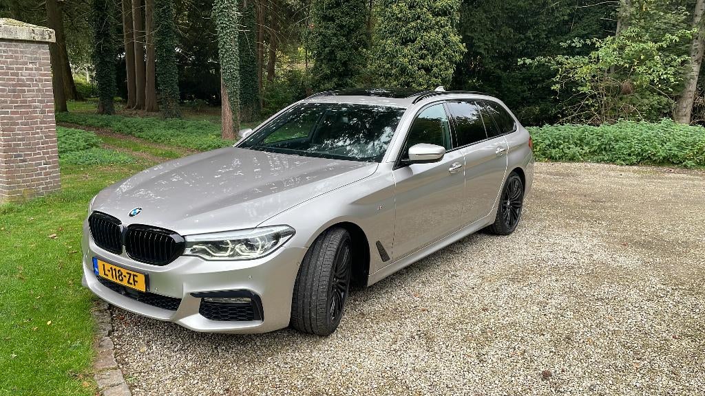 BMW 530d Touring 2018 High Executive M Sport Full Options, Auto's, BMW, Automaat, Achterwielaandrijving, 2000 kg, Diesel